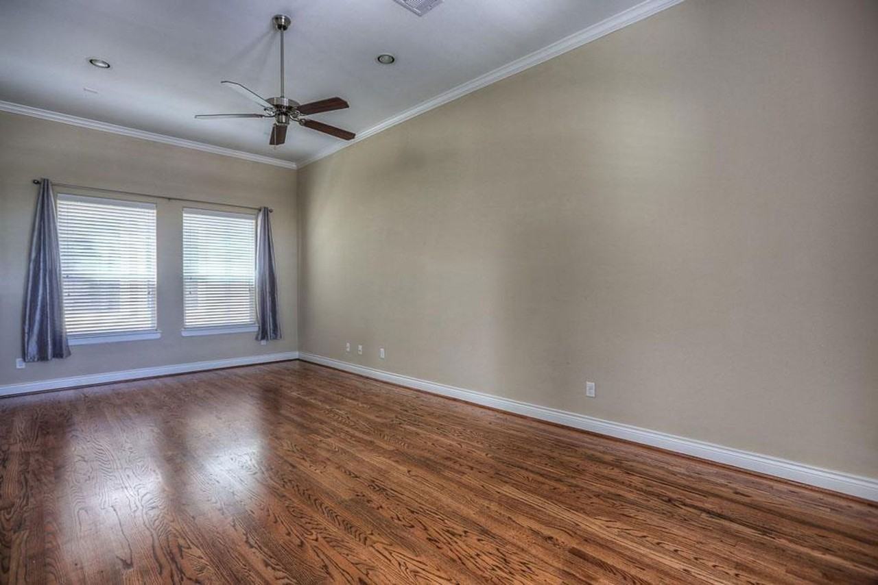 940 West 26th Street - Photo 3 of 19