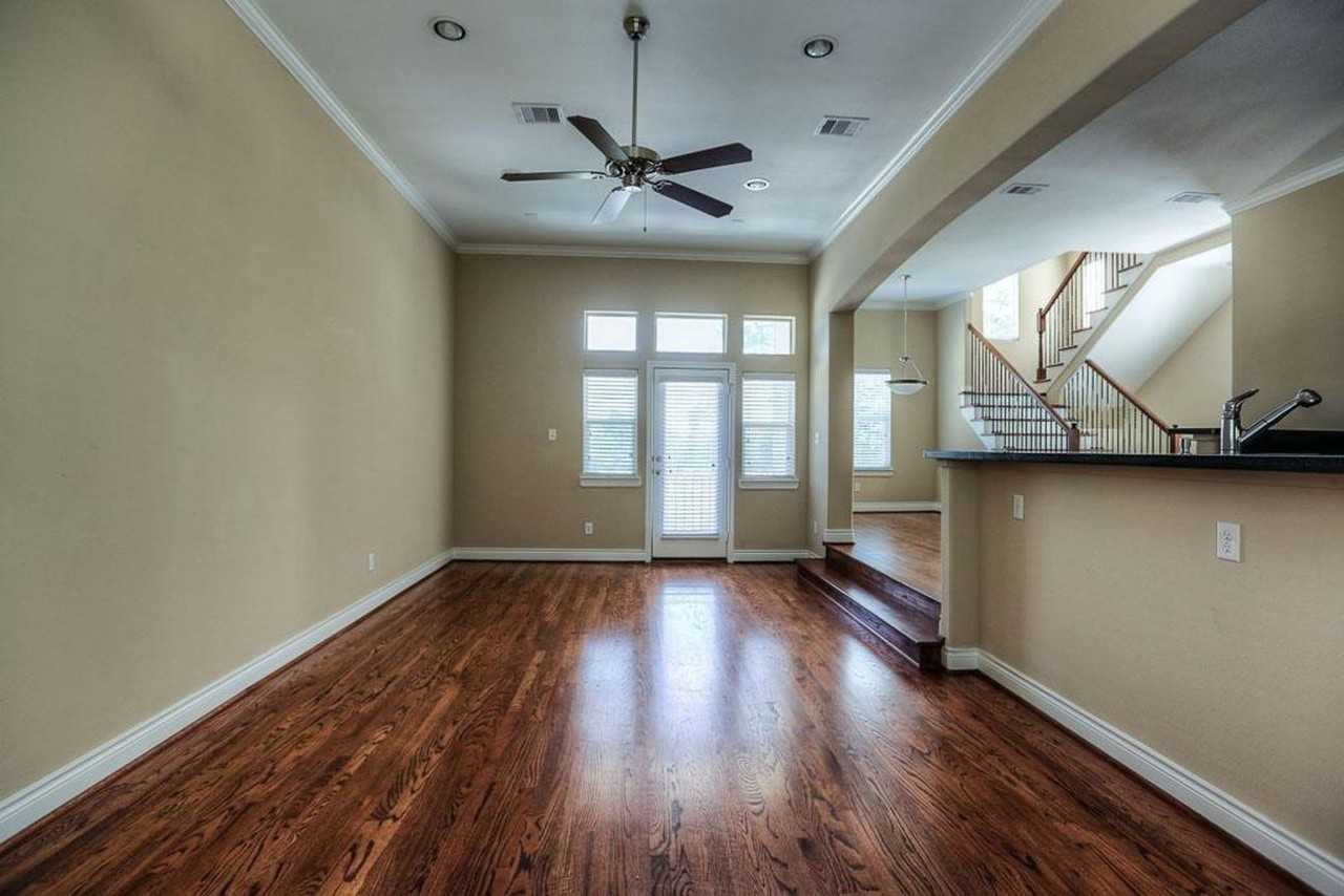 940 West 26th Street - Photo 5 of 19