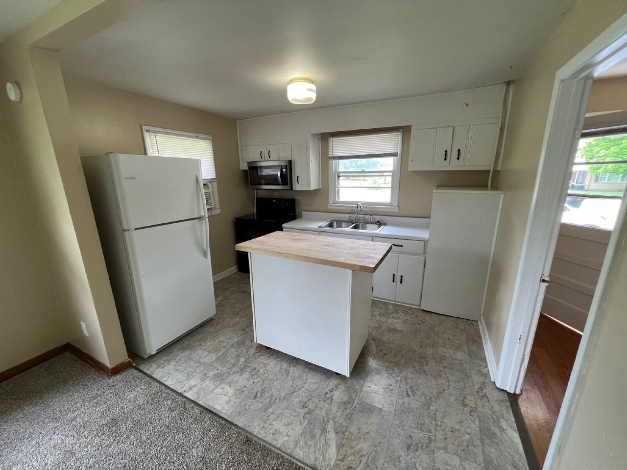 1210 Main St - Photo 3 of 8