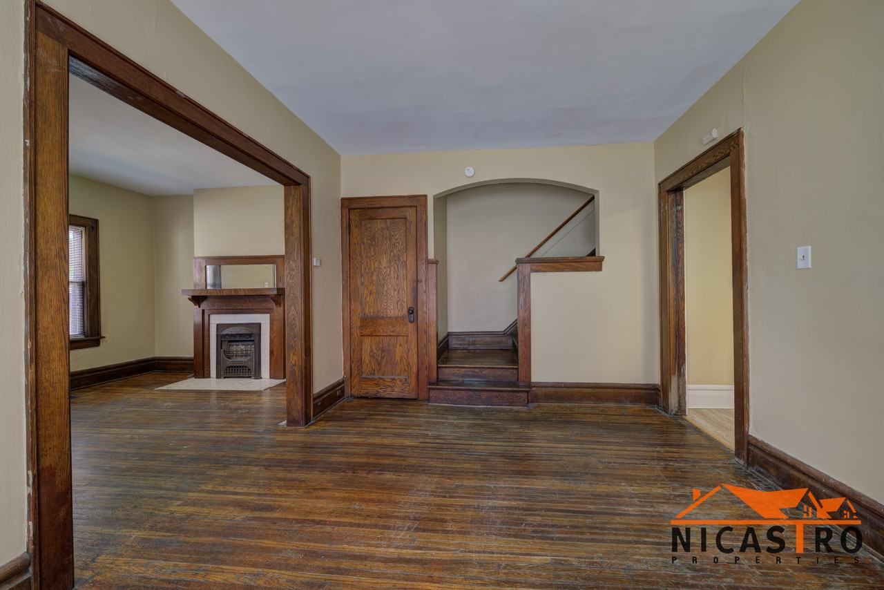 1638 Indianola Ave - Photo 2 of 50