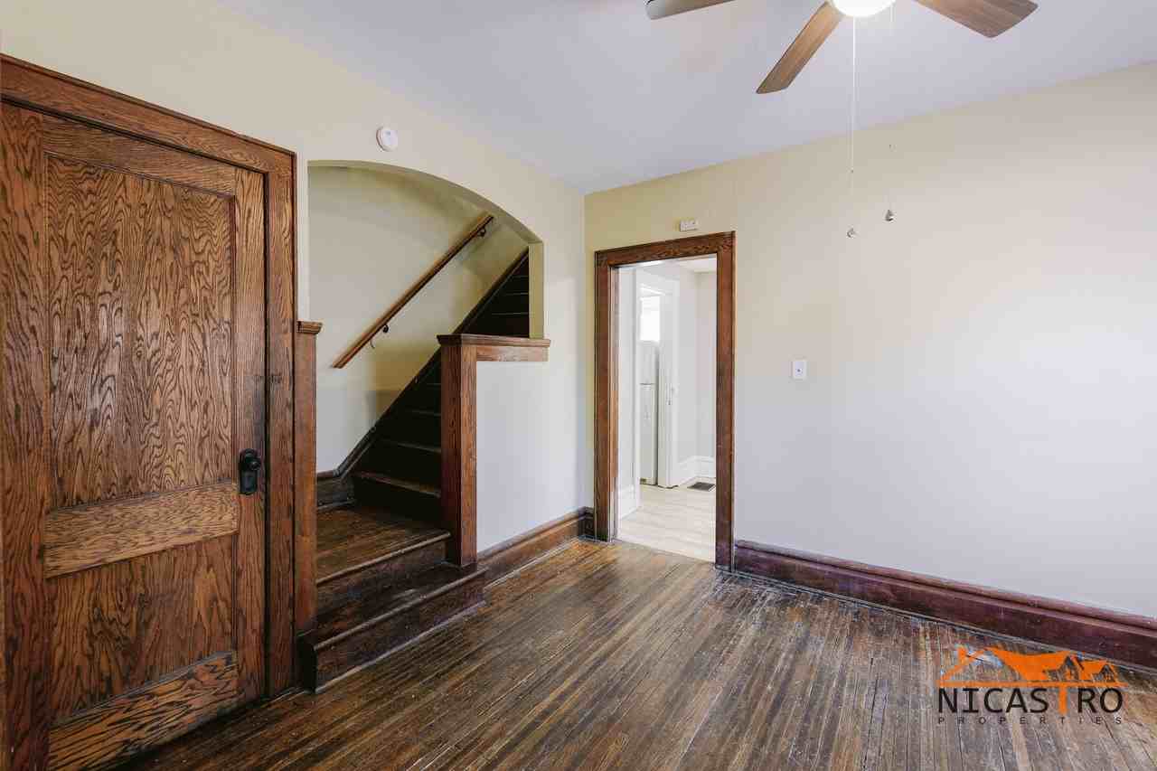 1638 Indianola Ave - Photo 5 of 50