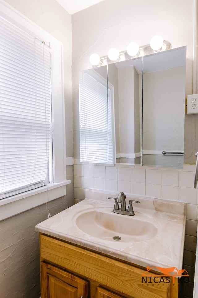 1638 Indianola Ave - Photo 7 of 50