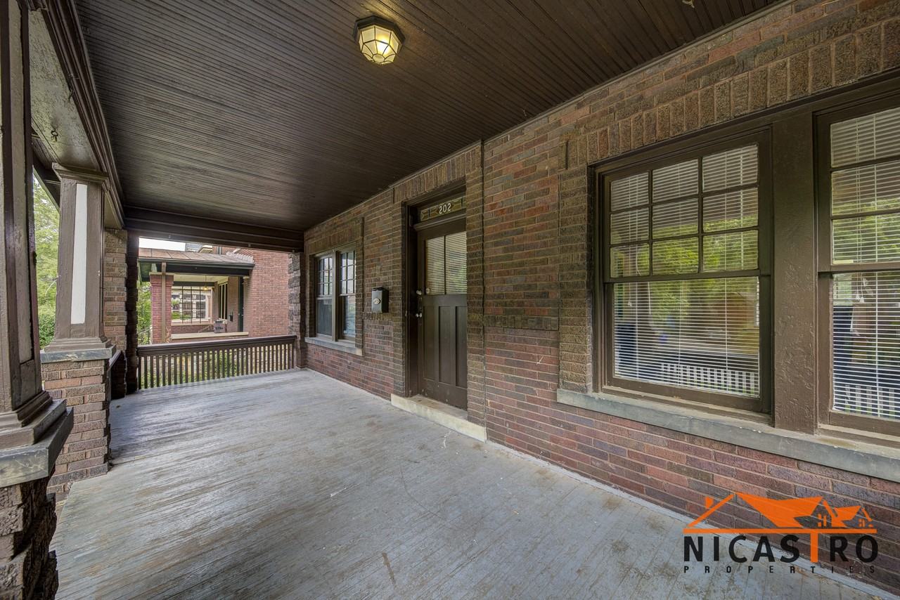 202 E Frambes Ave - Photo 4 of 36