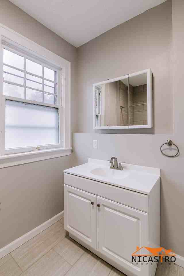 2072 Indianola Ave - Photo 4 of 43