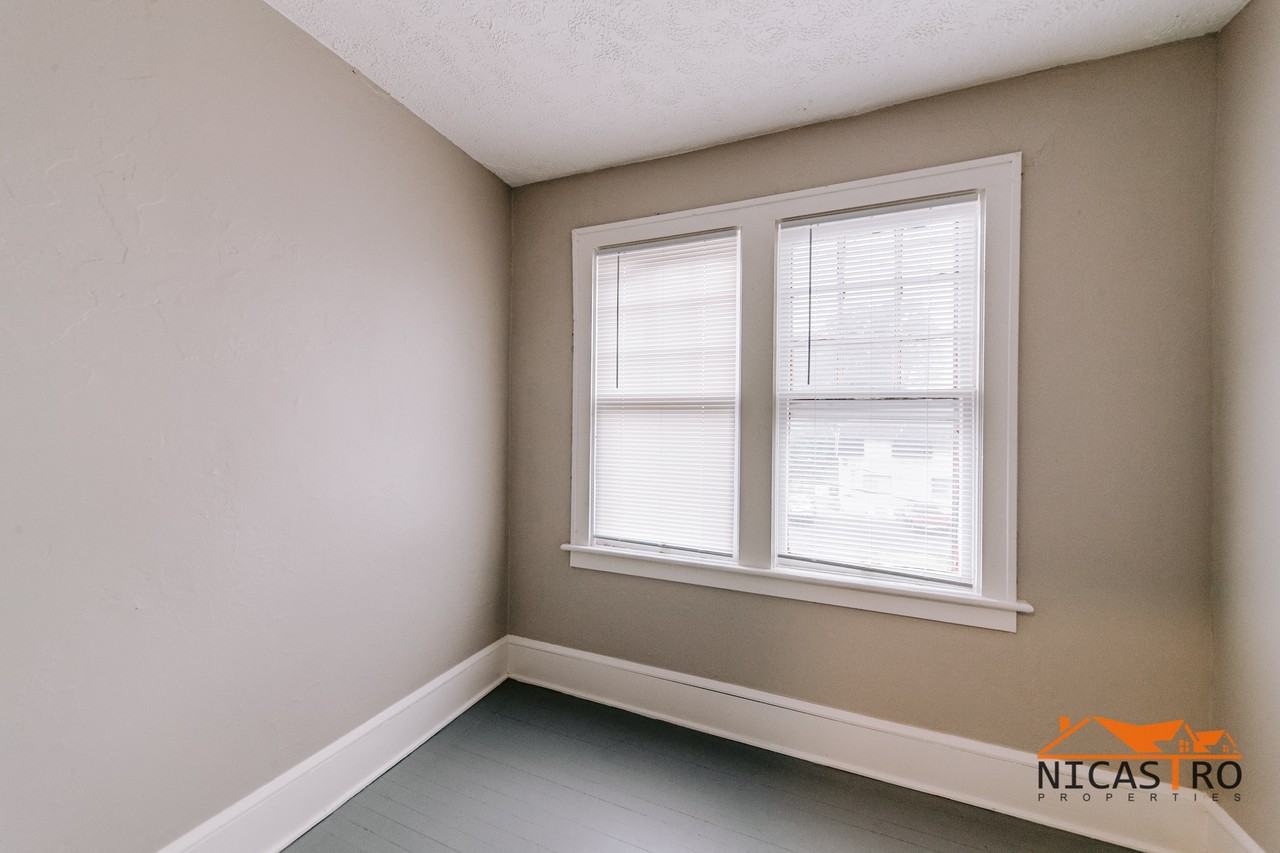 2072 Indianola Ave - Photo 5 of 43
