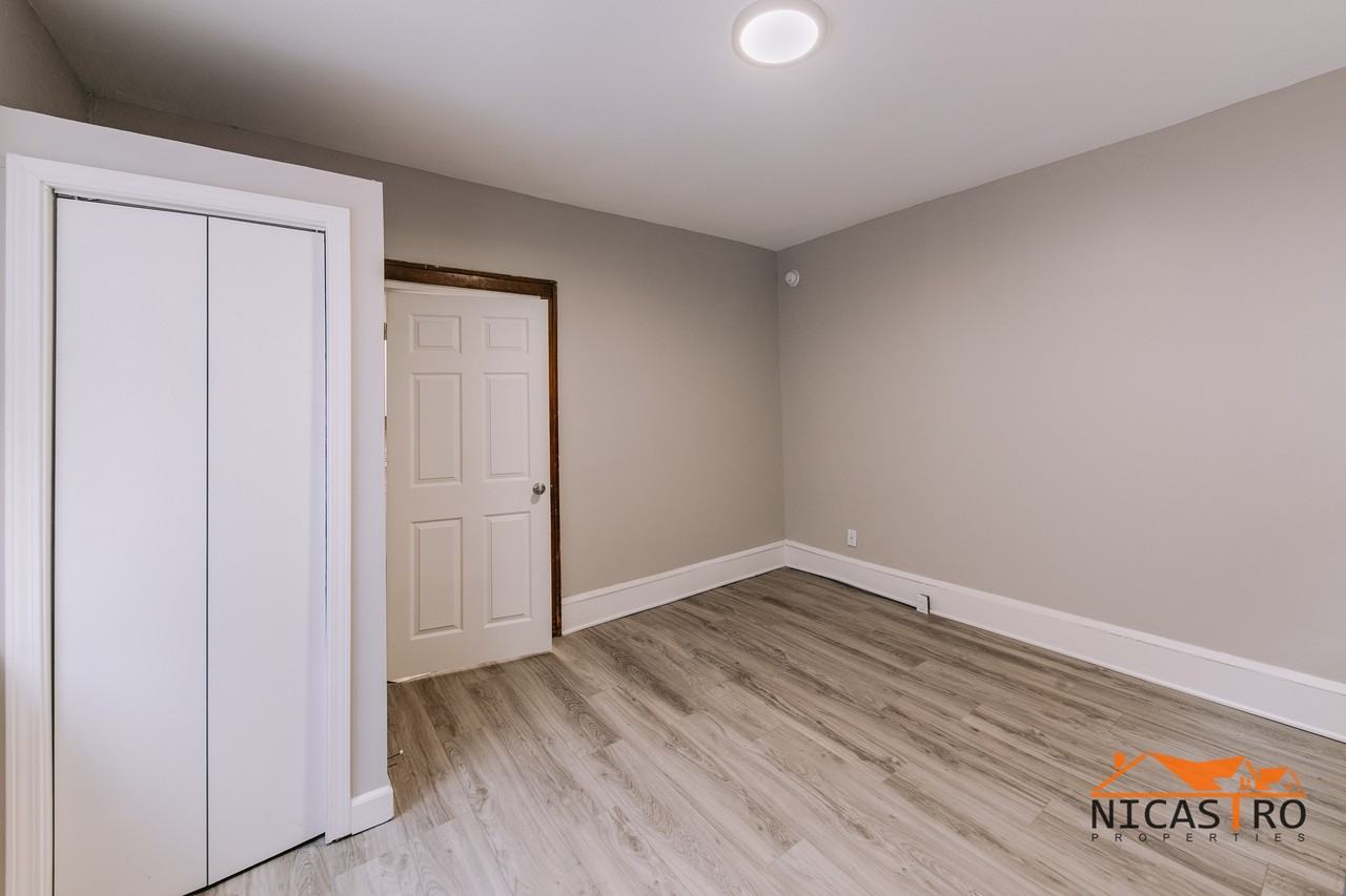 2072 Indianola Ave - Photo 4 of 43