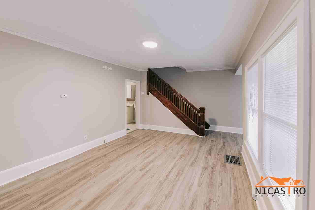 2072 Indianola Ave - Photo 4 of 43