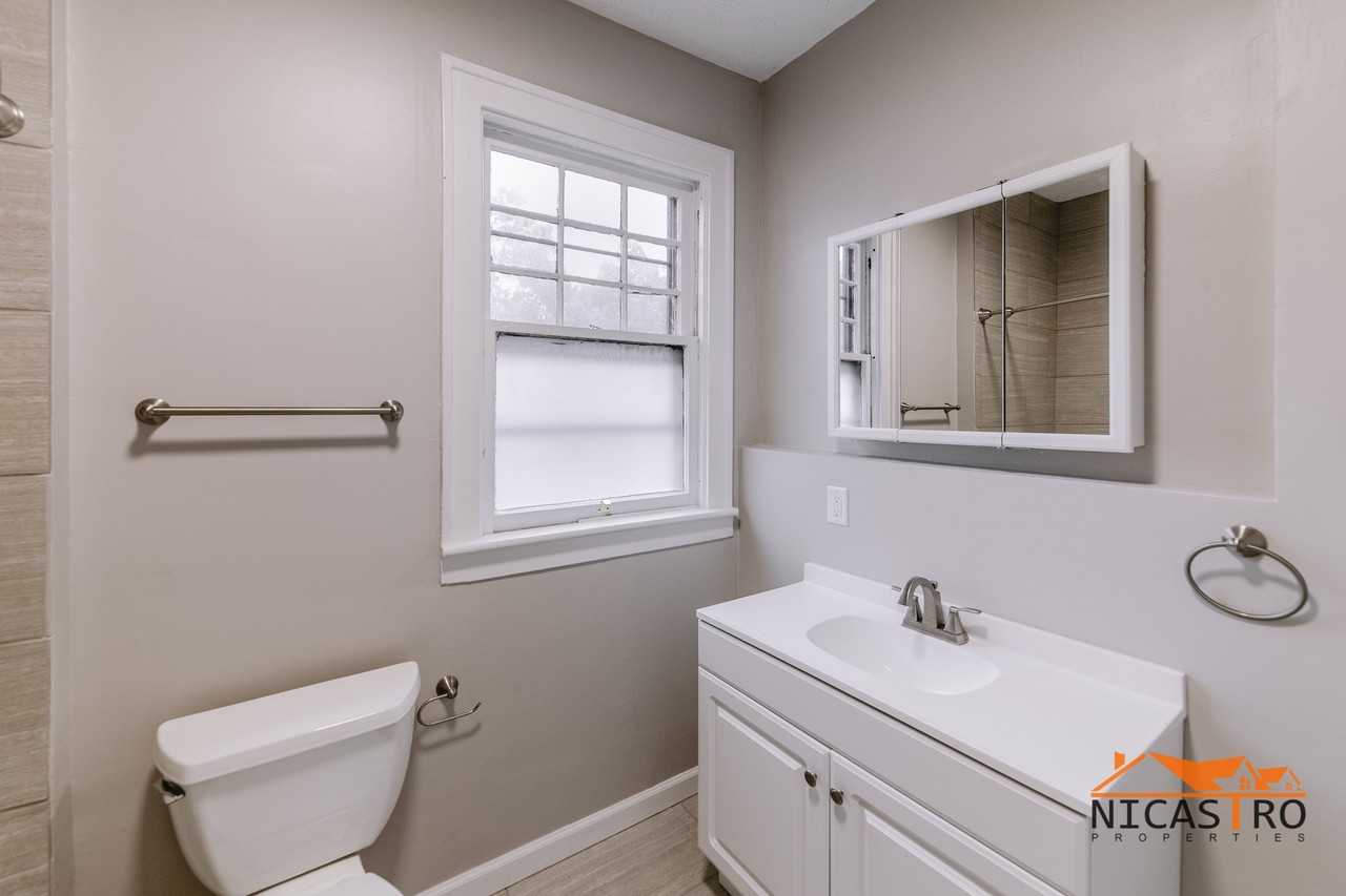 2072 Indianola Ave - Photo 6 of 43