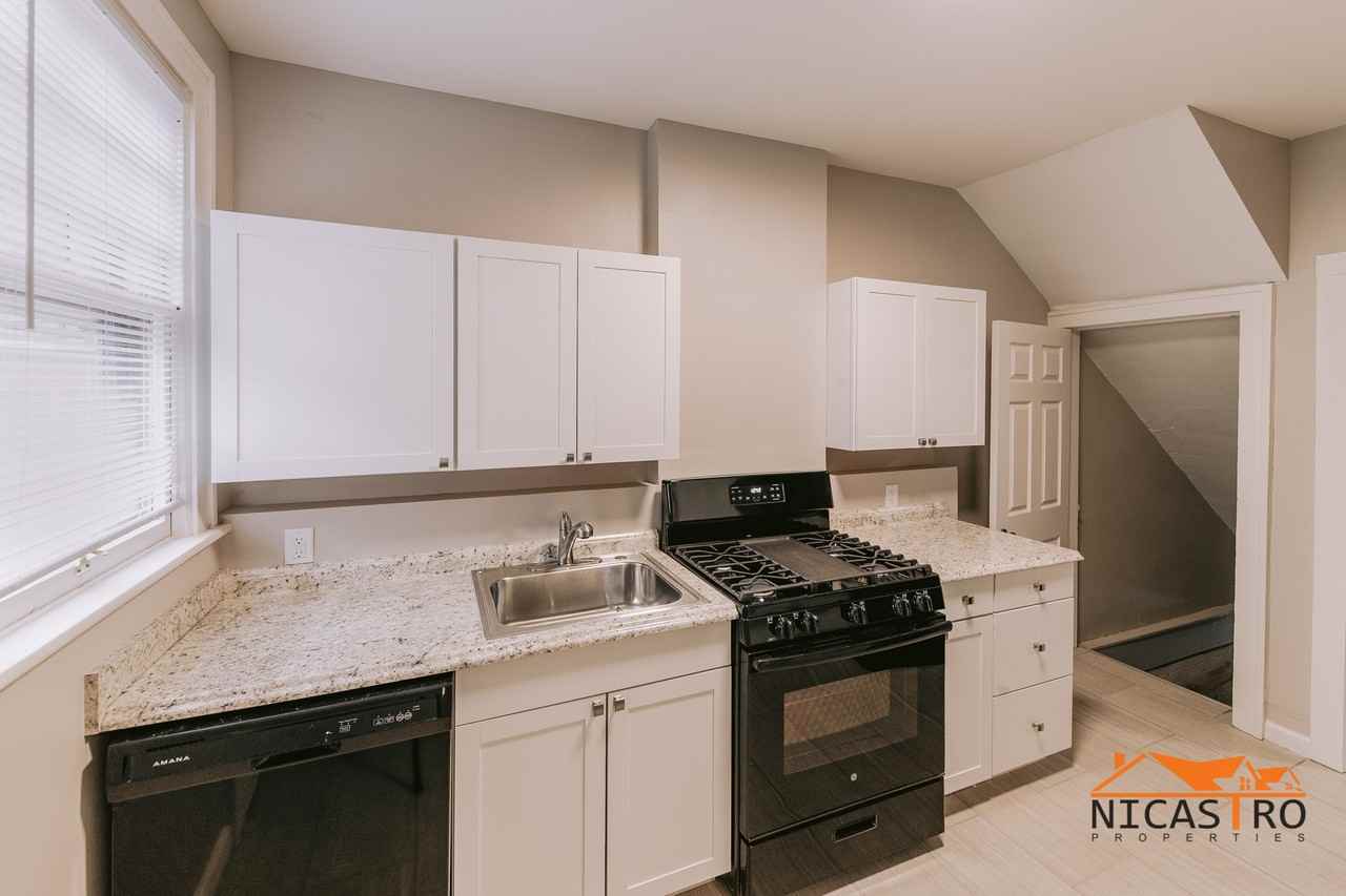 2072 Indianola Ave - Photo 5 of 43