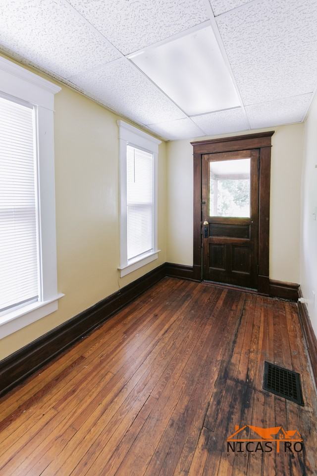 2064 Indianola Ave - Photo 4 of 46