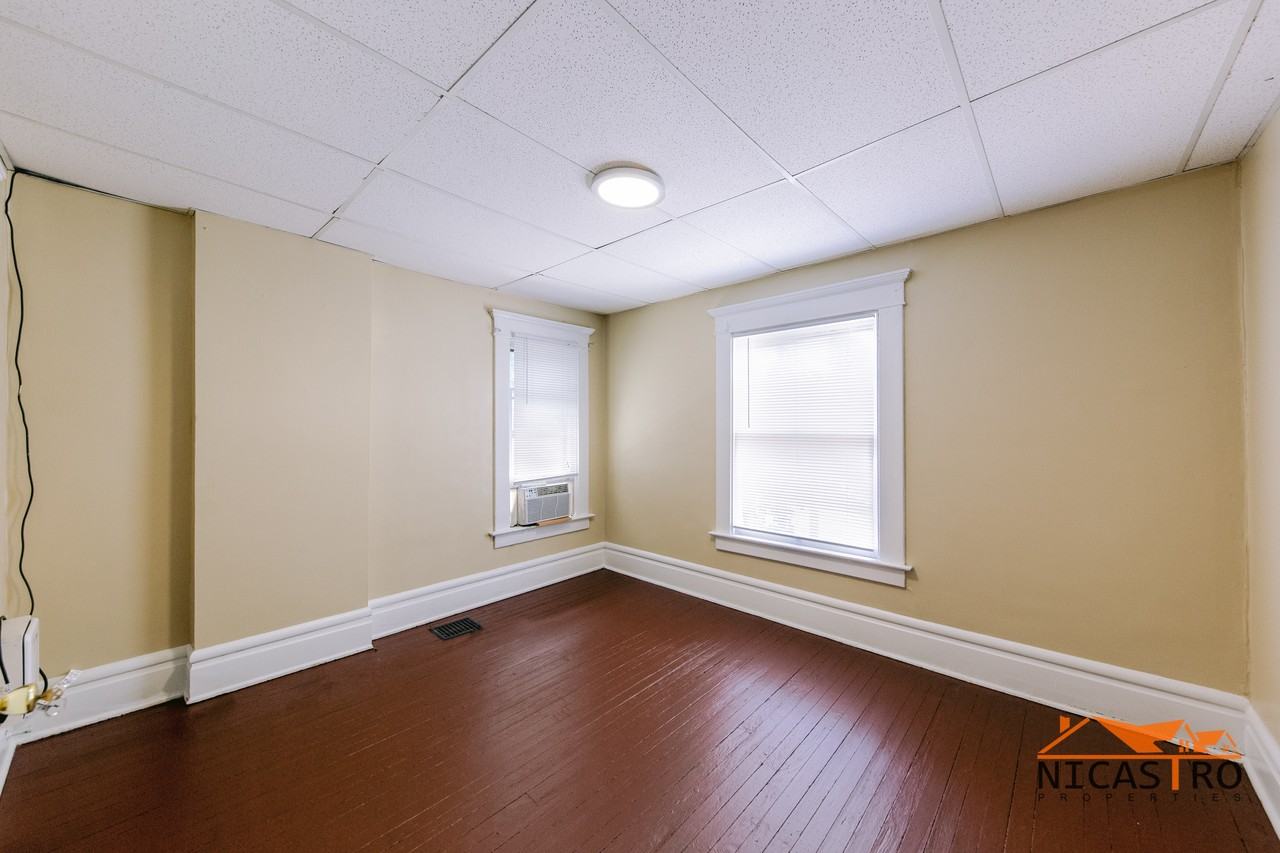 2064 Indianola Ave - Photo 5 of 46