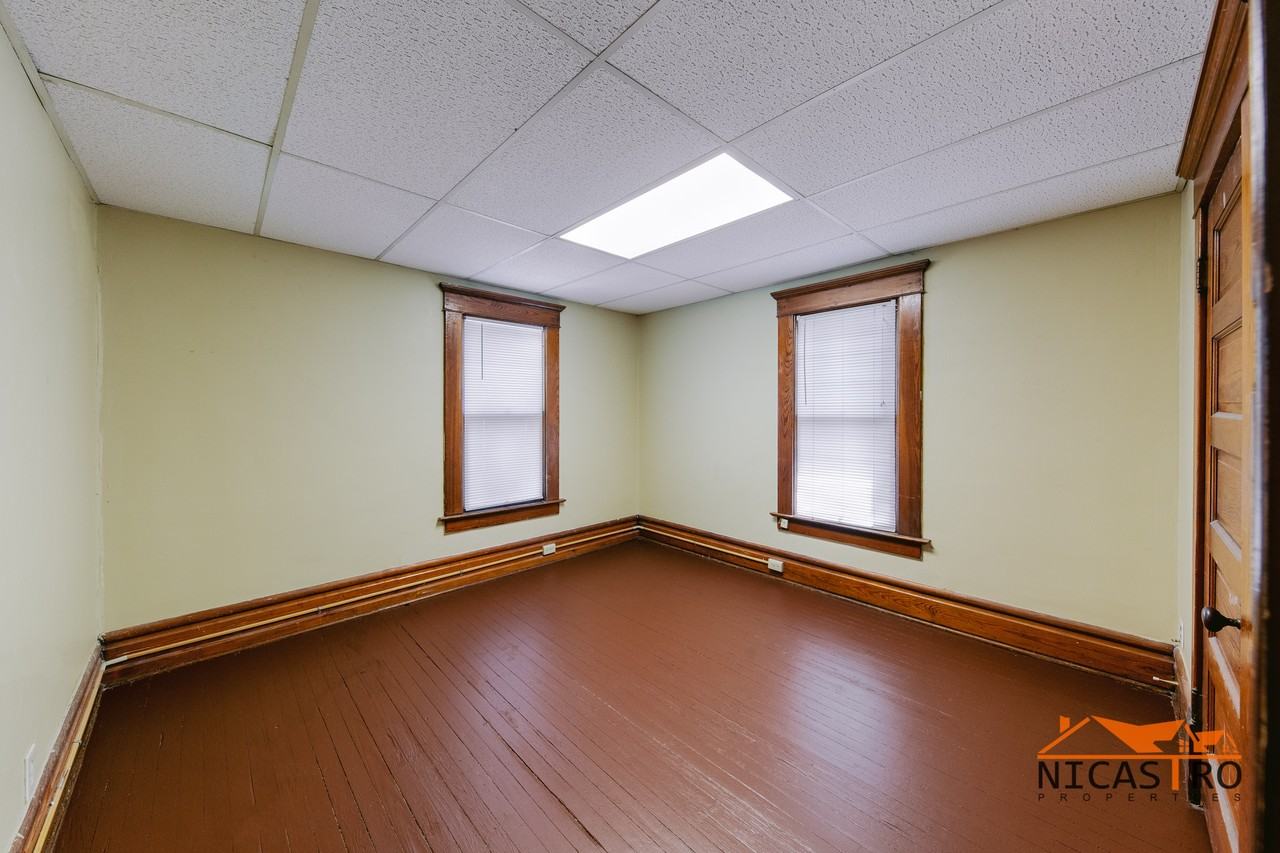 2064 Indianola Ave - Photo 4 of 46