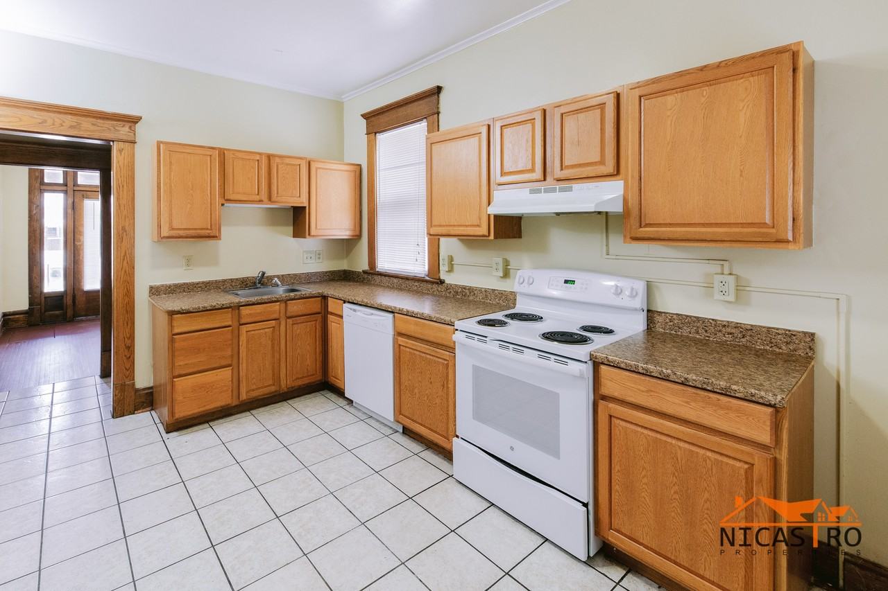 2064 Indianola Ave - Photo 5 of 46