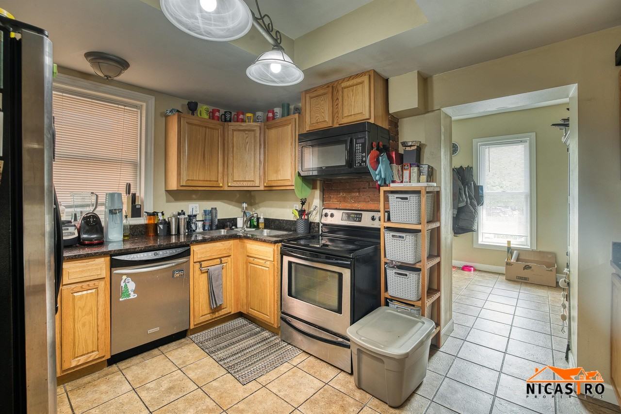 245 Collins Ave - Photo 6 of 50