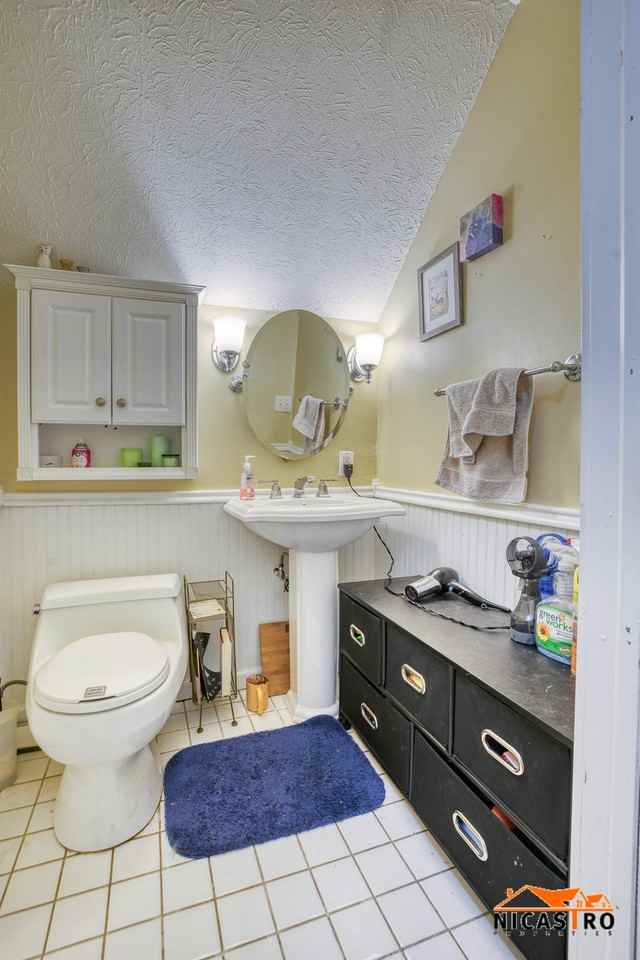 245 Collins Ave - Photo 5 of 50