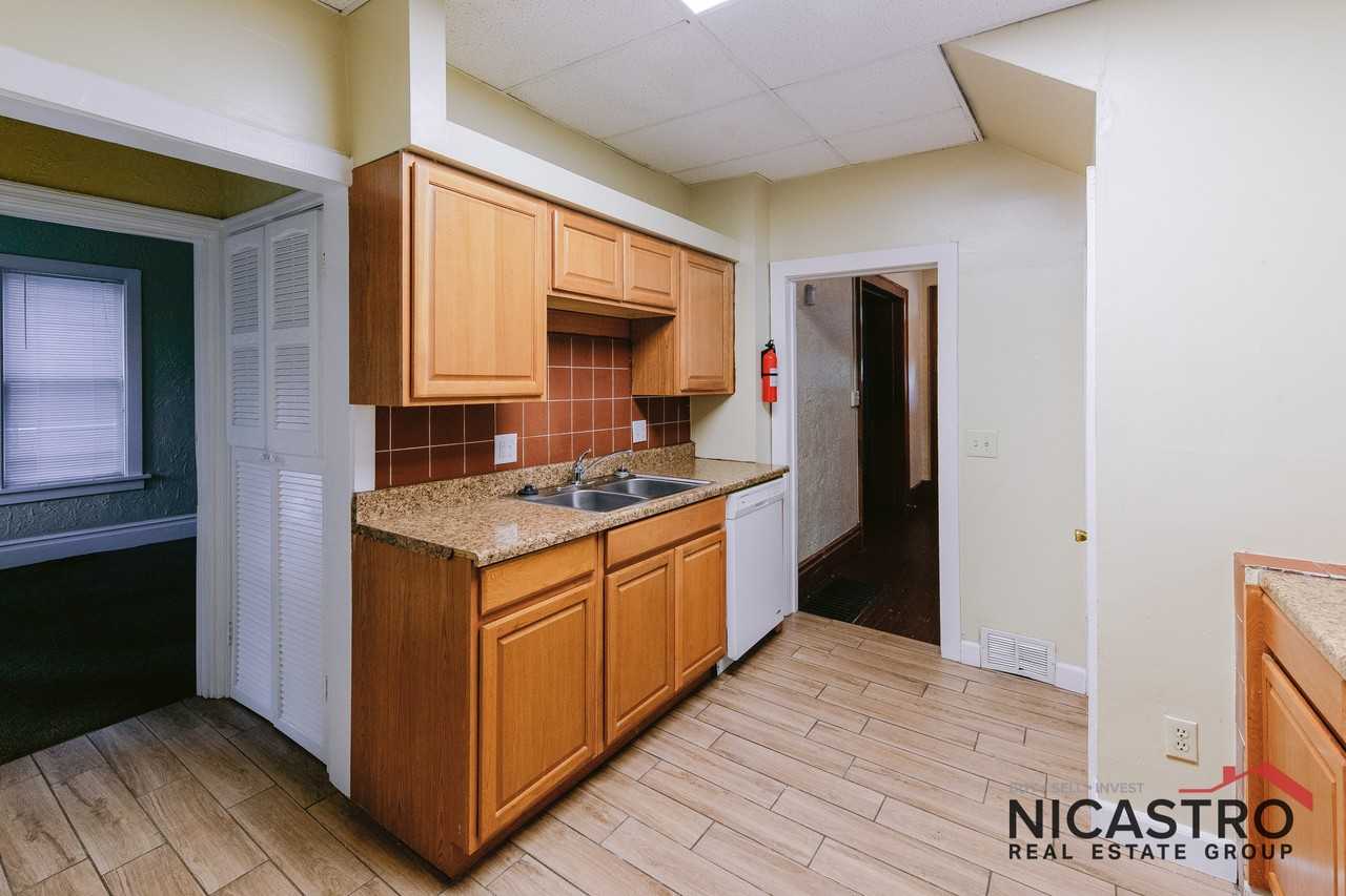 252 E Lane Ave - Photo 6 of 40