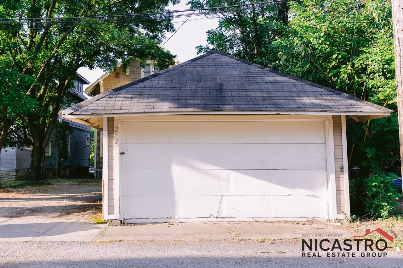 252 E Lane Ave - Photo 3 of 40