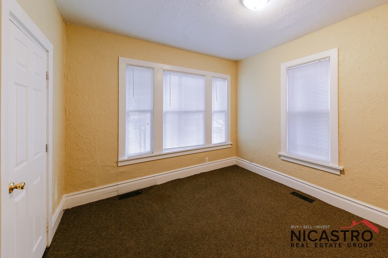 252 E Lane Ave - Photo 7 of 40