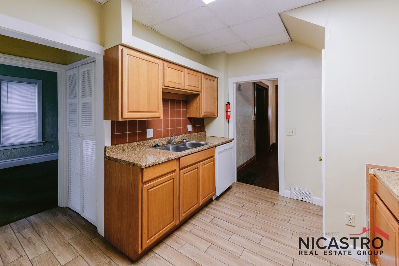 252 E Lane Ave - Photo 4 of 40