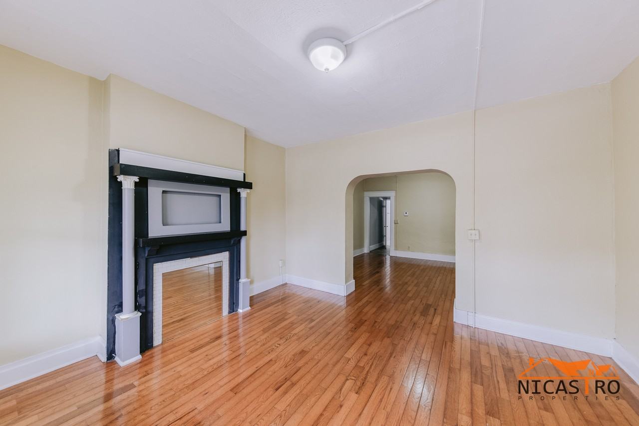 138 E 11th Ave - Photo 3 of 50