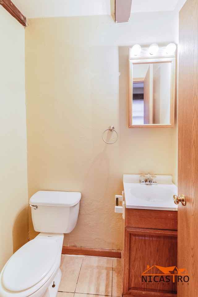 2097 Summit St - Photo 2 of 50