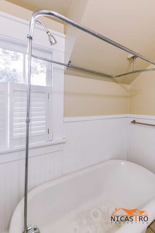 2097 Summit St - Photo 7 of 50