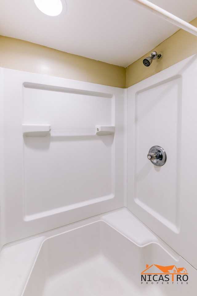 2097 Summit St - Photo 2 of 50