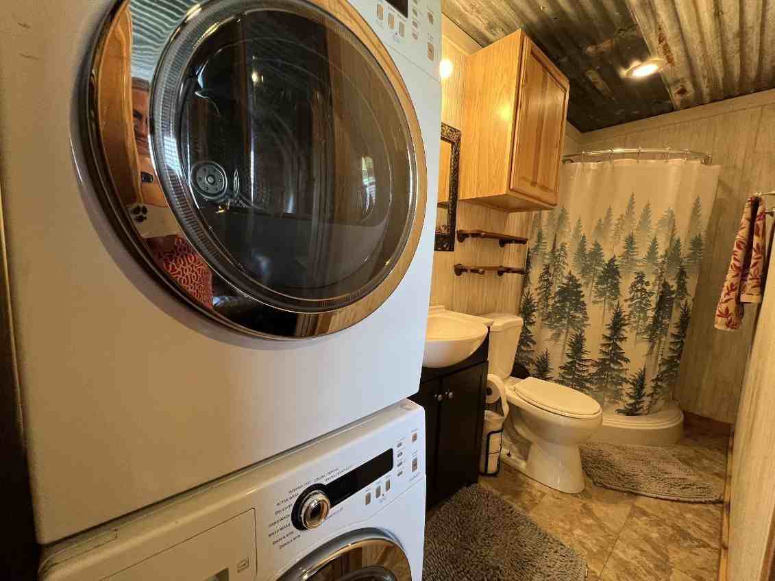 571 Pleasant Grove Loop - Photo 3 of 11