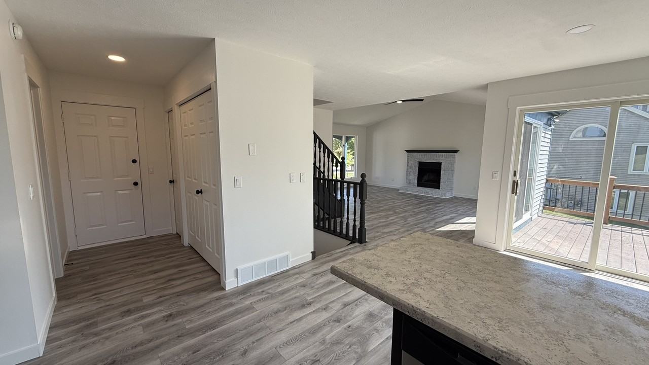 2057 Eastcastle Dr Se #2057 - Photo 3 of 25