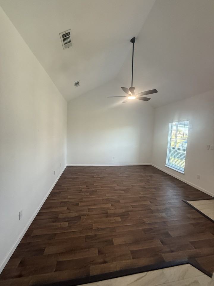 121 Collett Ct - Photo 5 of 17