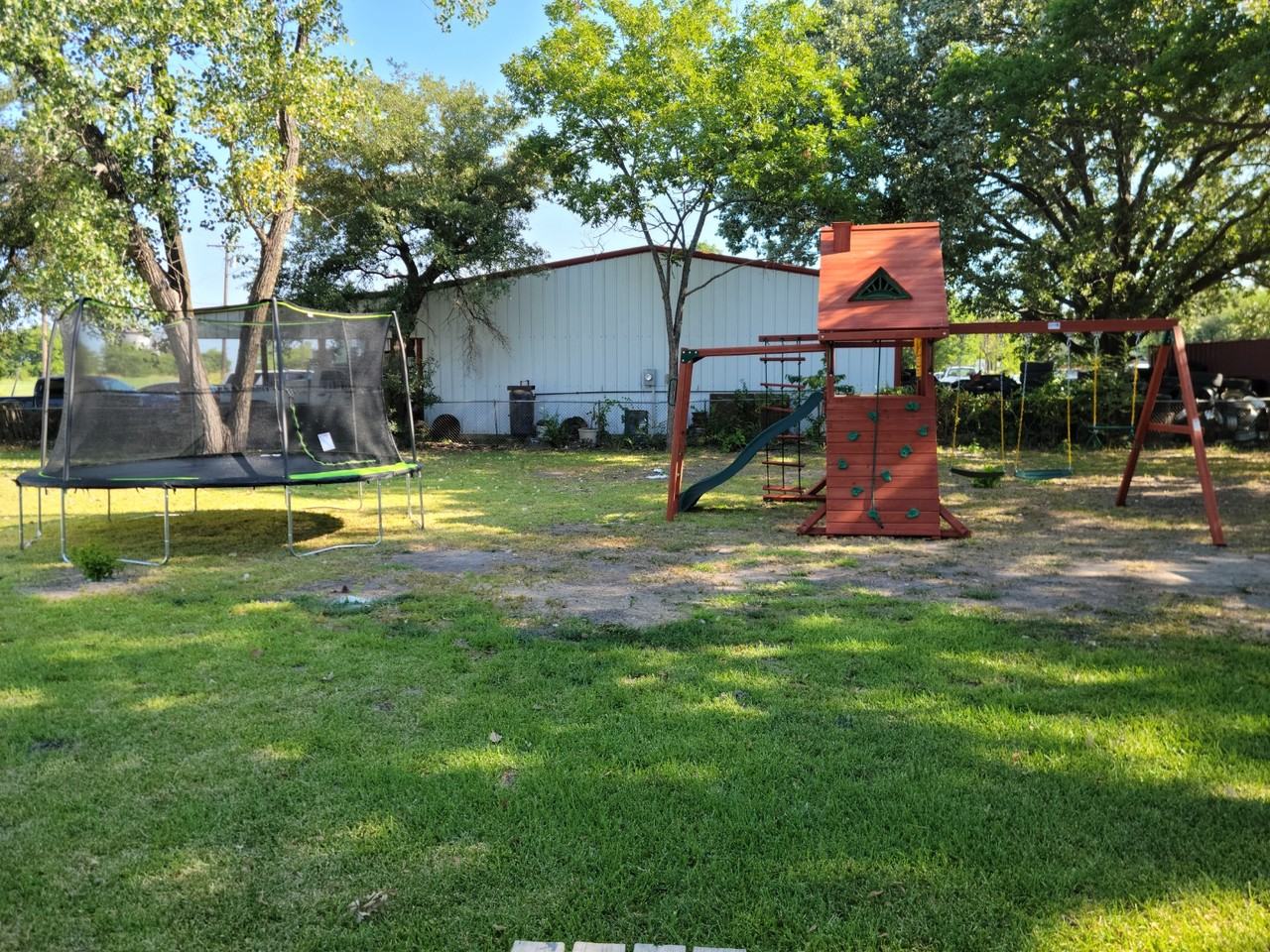 1050 W Dallas Ave #NA - Photo 2 of 15