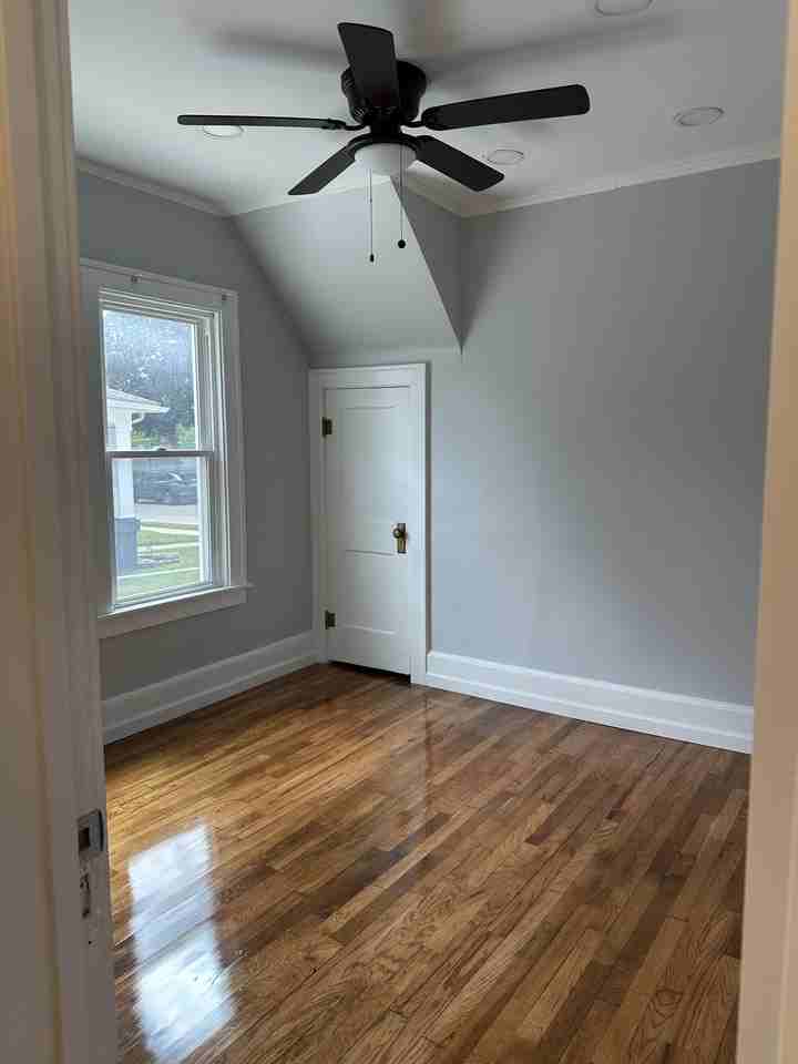 212 N Edgeworth Ave #1 - Photo 5 of 19