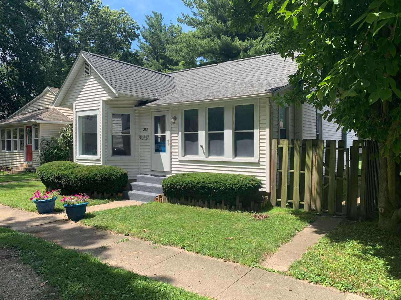 213 W Conrey St - Photo 3 of 15