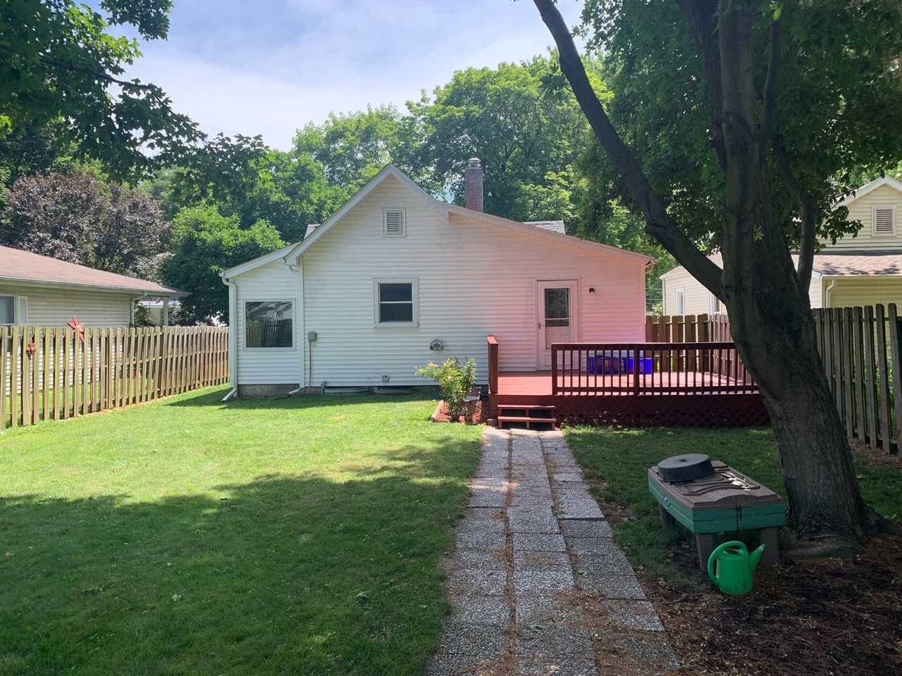 213 W Conrey St - Photo 2 of 15