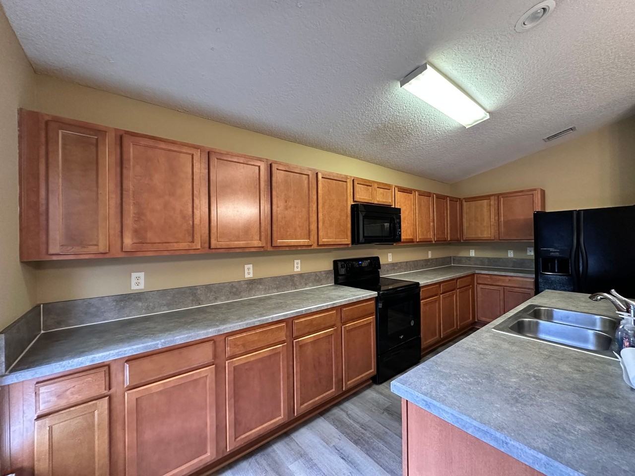 2231 Brian Lakes Dr E - Photo 6 of 18