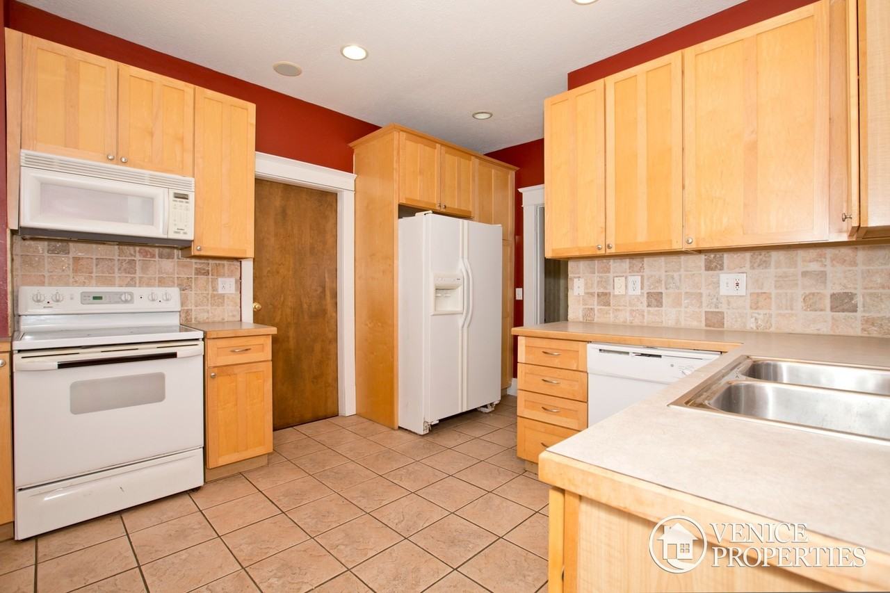 66 E Northwood Ave - Photo 5 of 23