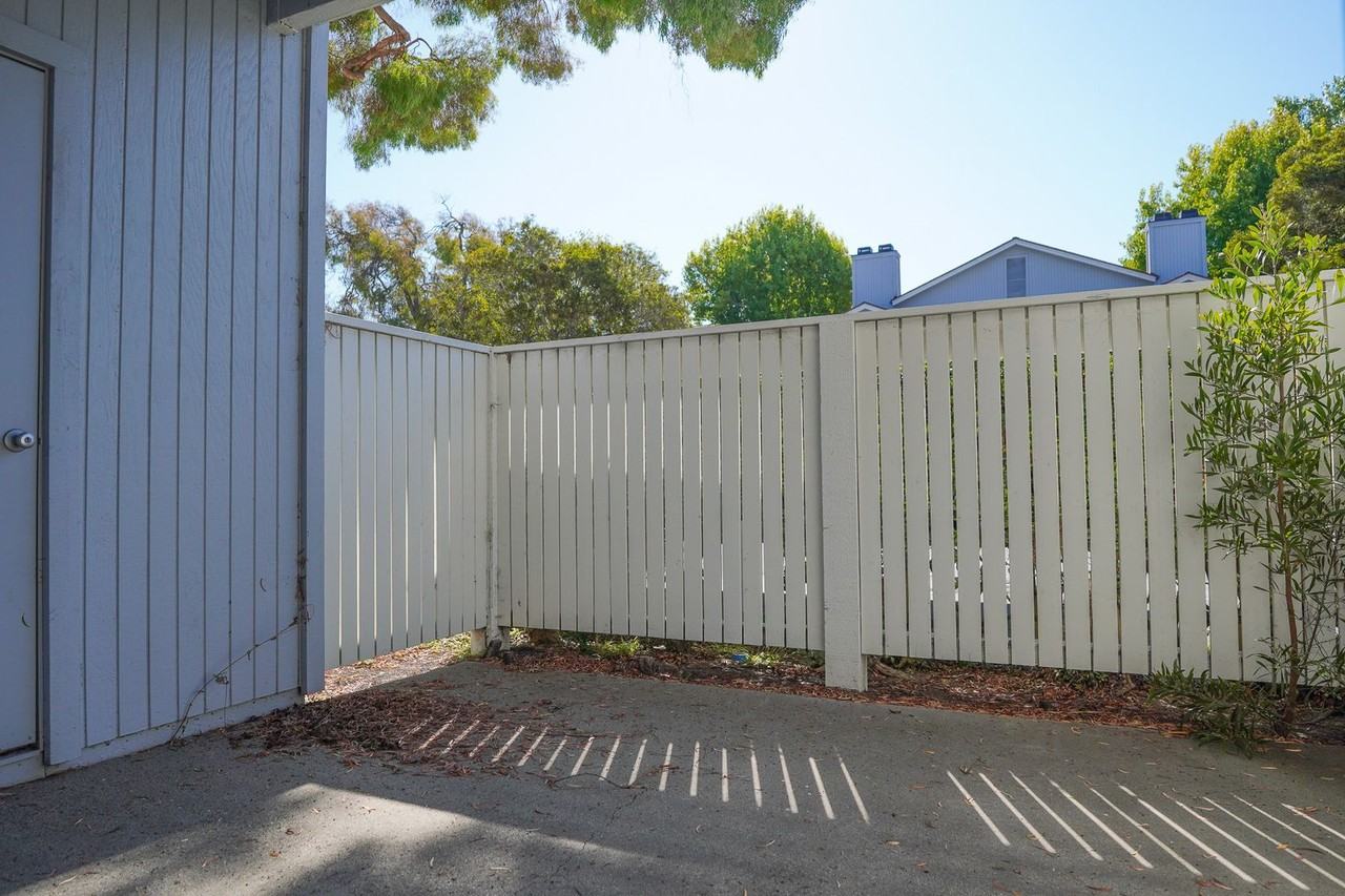 127 Schooner Ct - Photo 2 of 14