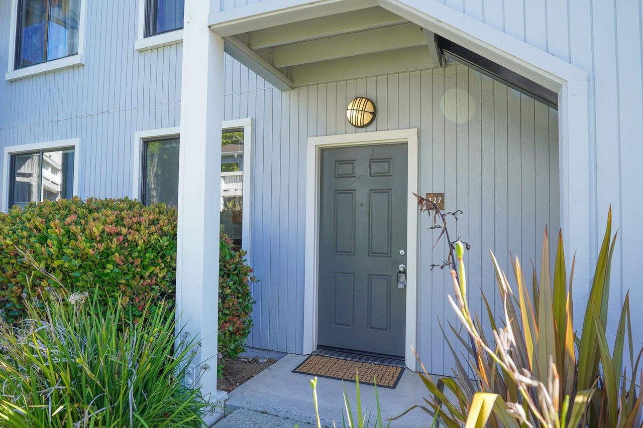 127 Schooner Ct - Photo 3 of 14