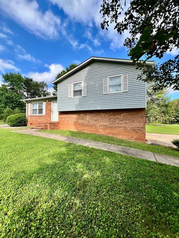 5525 Remington Point Dr - Photo 2 of 27