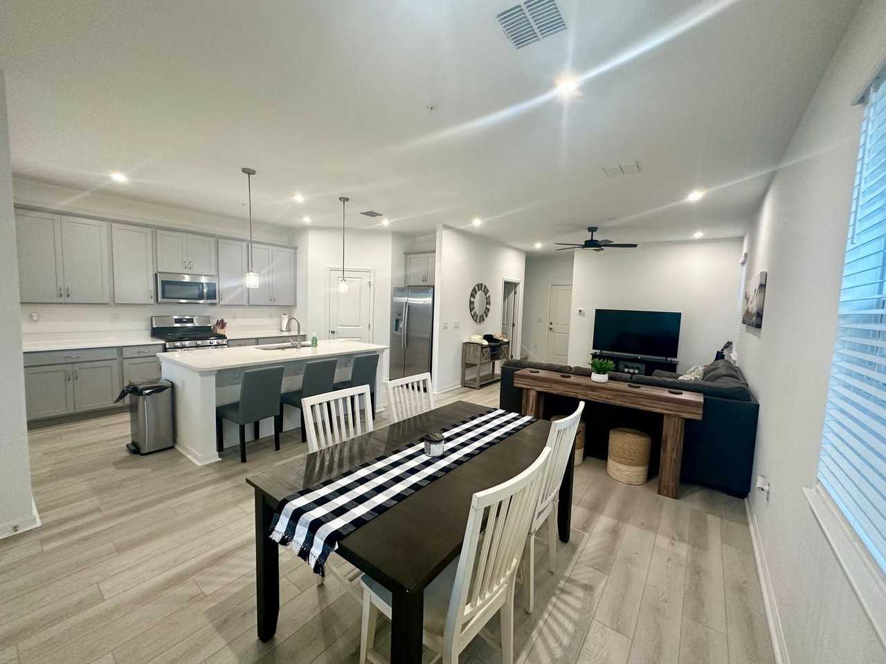 544 Orient Ave - Photo 6 of 21