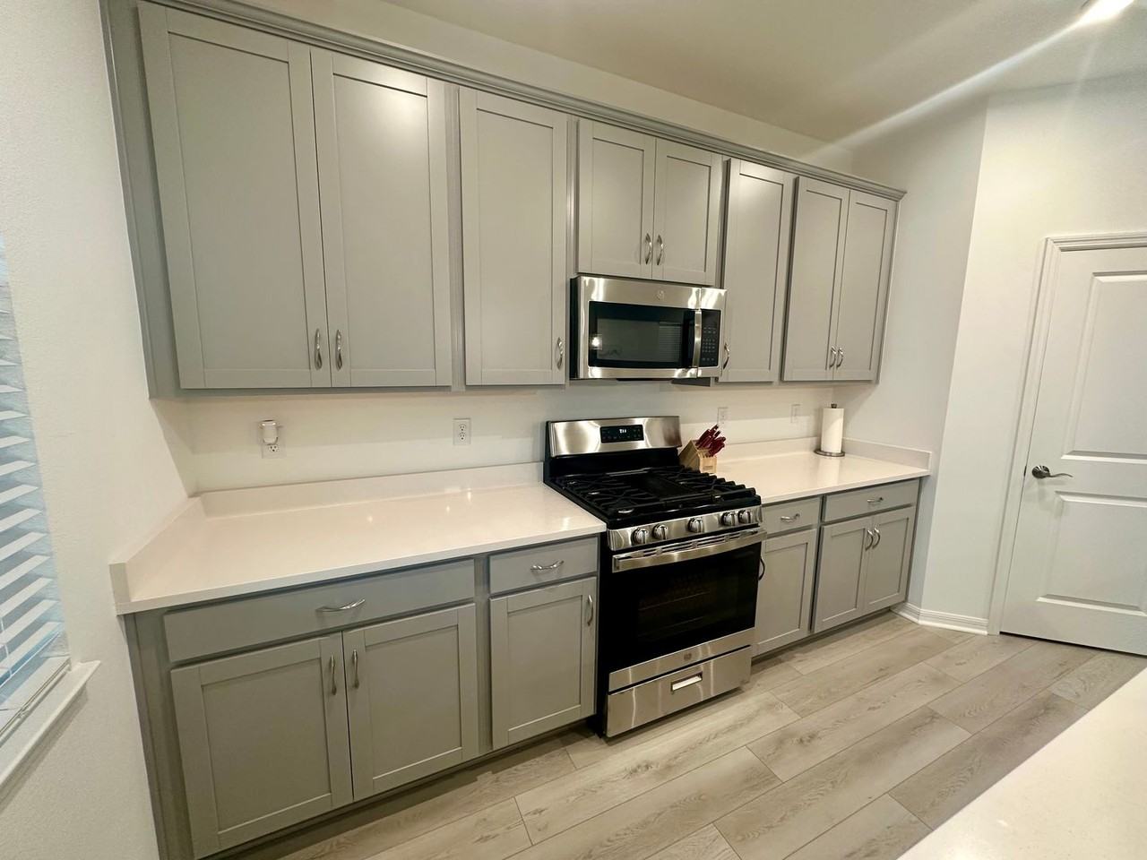 544 Orient Ave - Photo 7 of 21