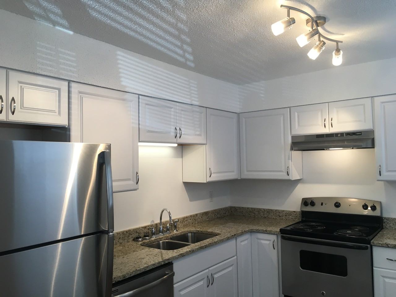 1417 29th St - Photo 2 of 11