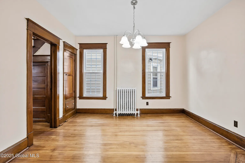 559 Myrtle Ave - Photo 6 of 9