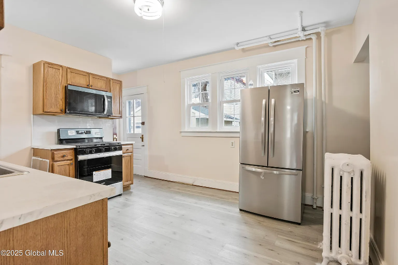 559 Myrtle Ave - Photo 7 of 9