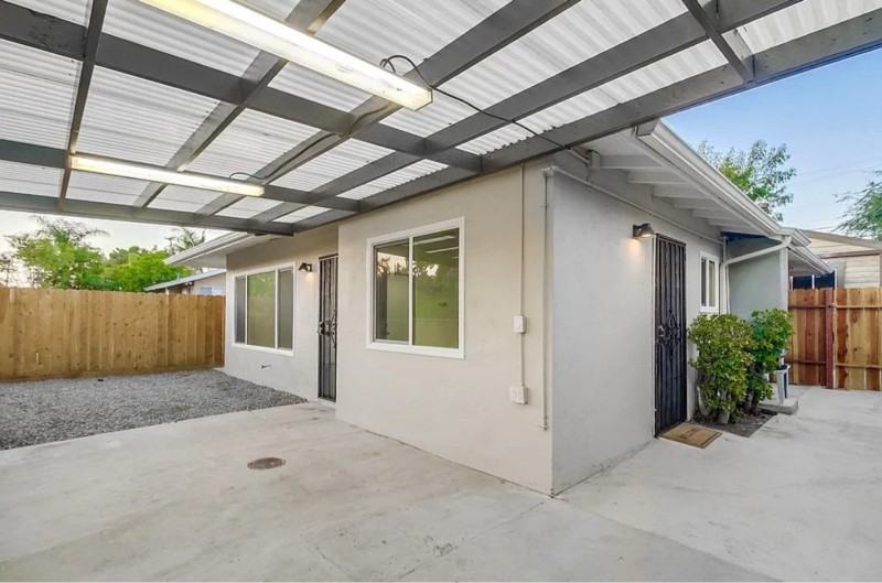 2632 Violet St - Photo 2 of 8