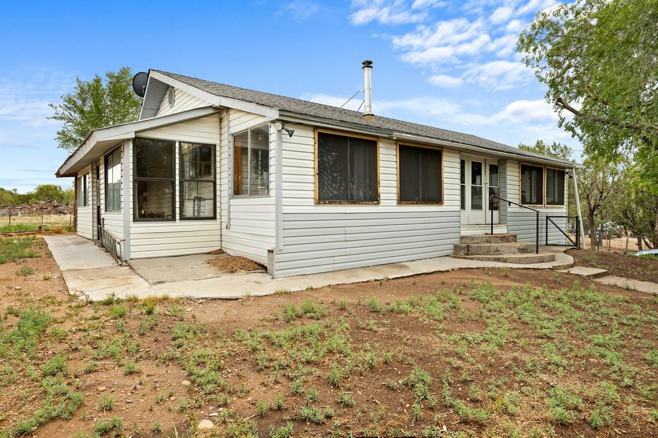 5066 Iris Street - Photo 3 of 35