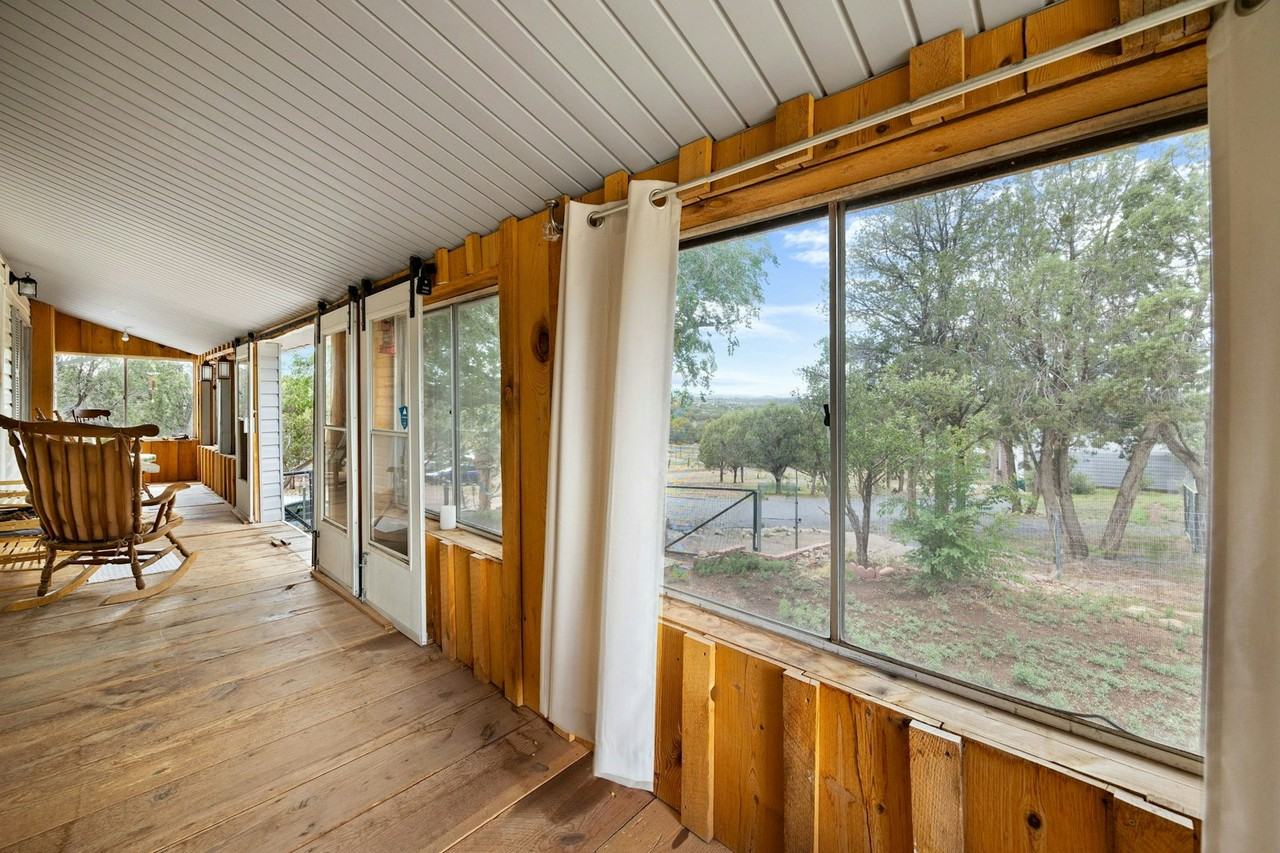 5066 Iris Street - Photo 4 of 35