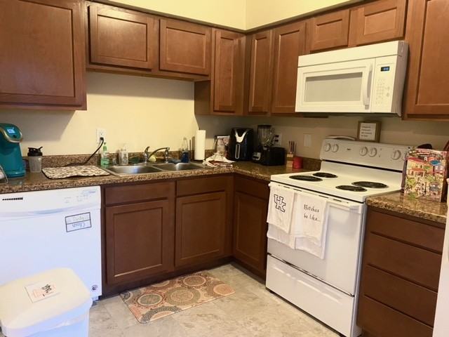 1566 Elizabeth Street - Photo 4 of 13