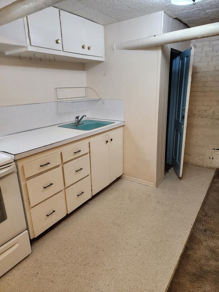 711 N Pine - Photo 2 of 18