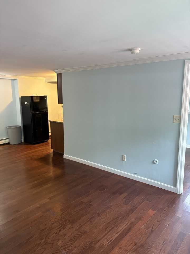 918 Flanders Rd - Photo 4 of 16